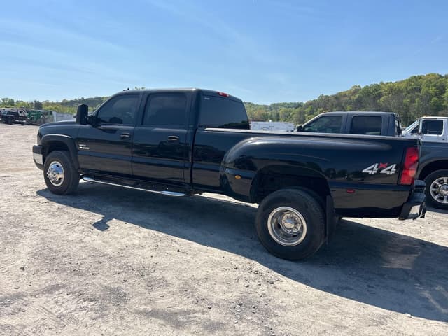 Image of Chevrolet 3500 equipment image 3