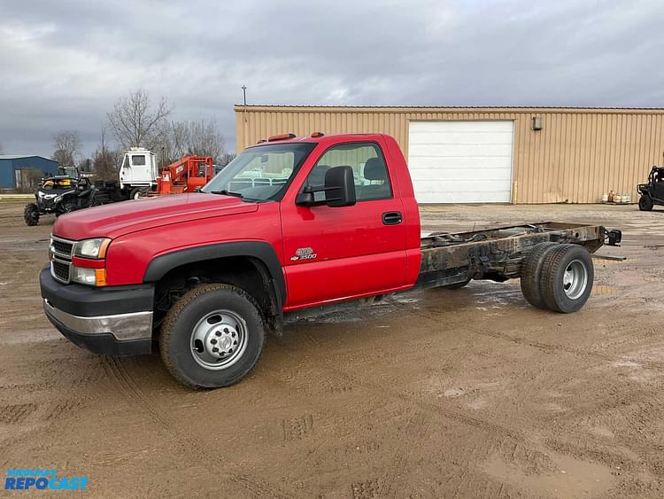 2006 Chevrolet 3500 Equipment Image0