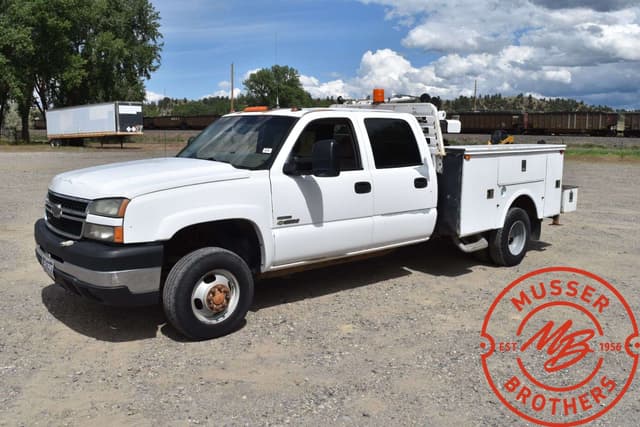 Image of Chevrolet 3500 equipment image 1