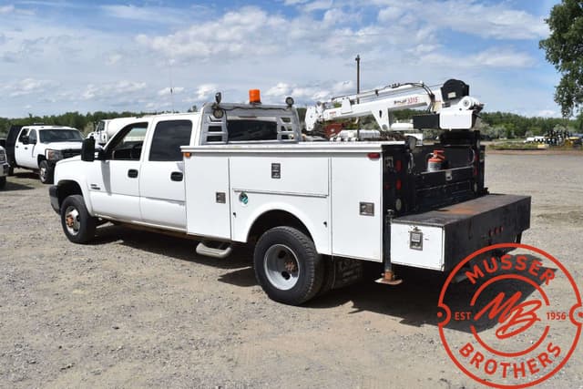 Image of Chevrolet 3500 equipment image 4