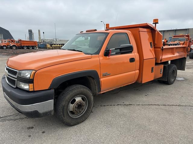 Image of Chevrolet 3500 equipment image 1