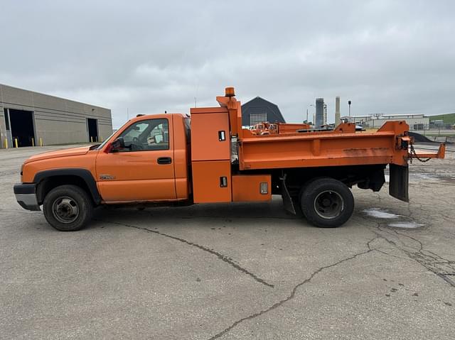 Image of Chevrolet 3500 equipment image 2
