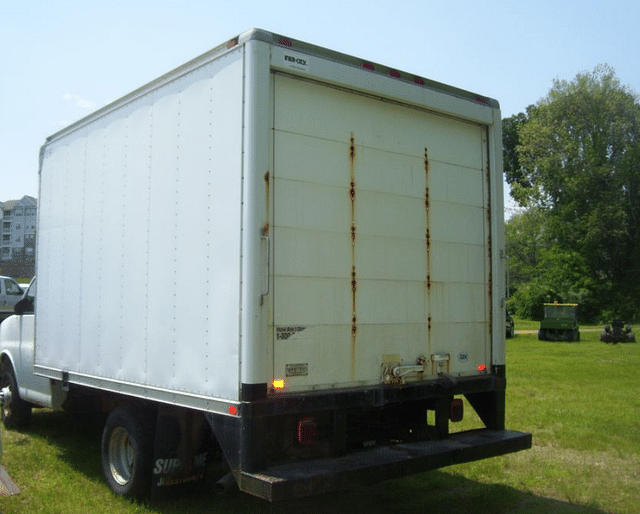 Image of Chevrolet 3500 Express equipment image 1