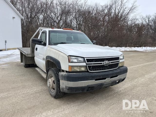 Image of Chevrolet 3500 equipment image 3