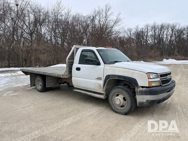 Image of Chevrolet 3500 equipment image 4
