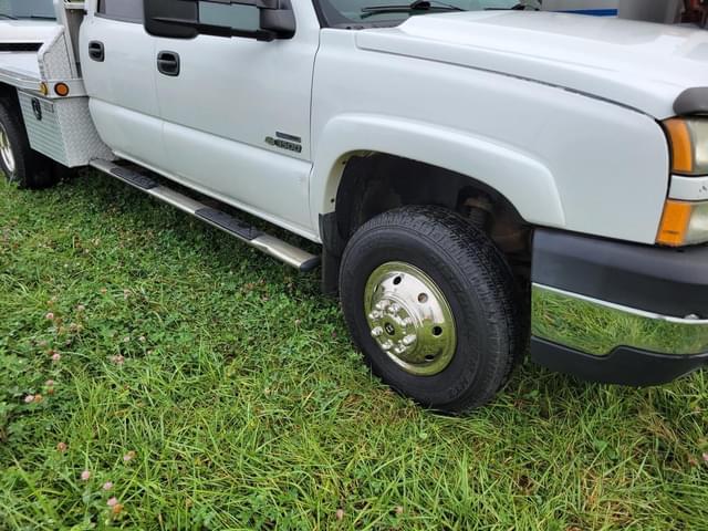 Image of Chevrolet 3500 equipment image 2