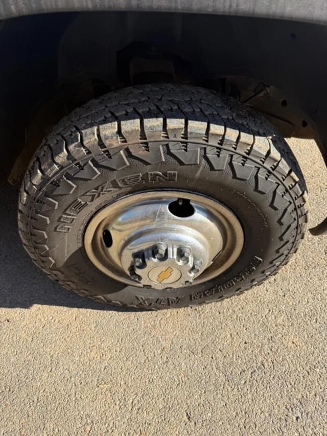 Image of Chevrolet 3500 equipment image 4