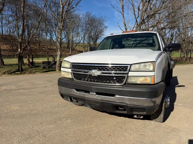 Image of Chevrolet 3500 equipment image 2