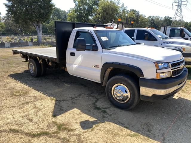 Image of Chevrolet 3500 equipment image 3
