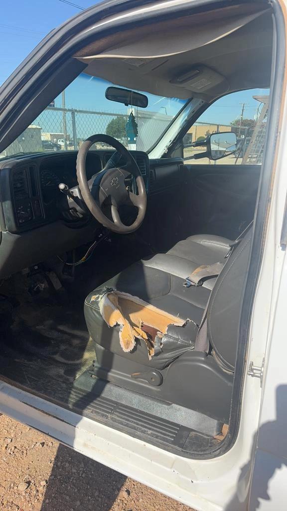 Image of Chevrolet 3500 equipment image 4