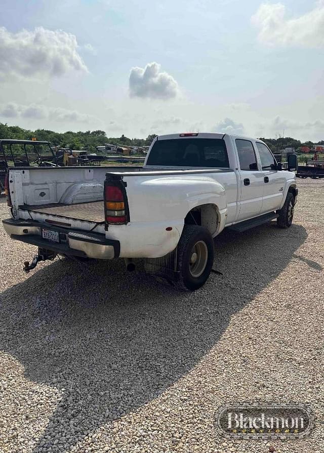 Image of Chevrolet 3500 equipment image 2