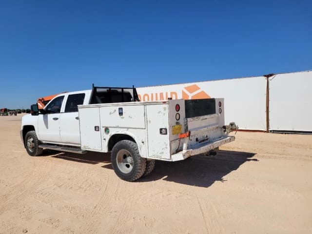 Image of Chevrolet 3500 equipment image 2