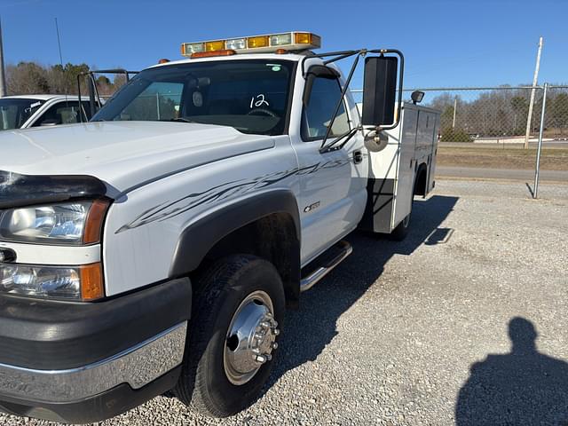 Image of Chevrolet 3500 equipment image 2