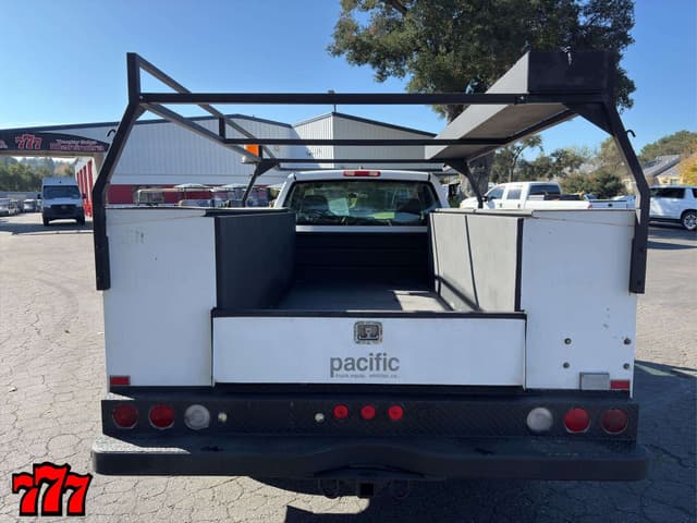 Image of Chevrolet 3500 equipment image 4