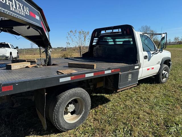 Image of Chevrolet 3500HD equipment image 3