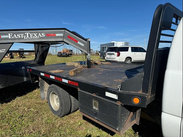 Image of Chevrolet 3500HD equipment image 2