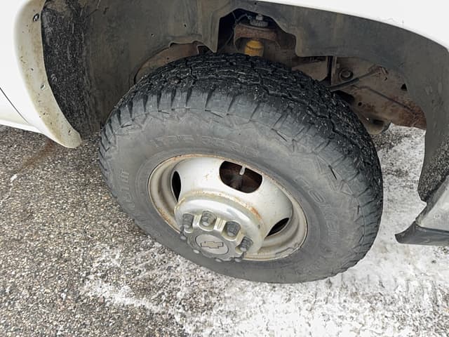 Image of Chevrolet 3500HD equipment image 3