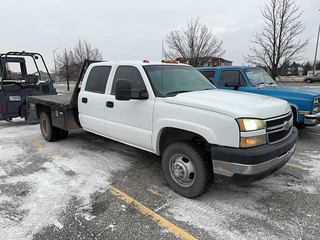 Image of Chevrolet 3500HD equipment image 2
