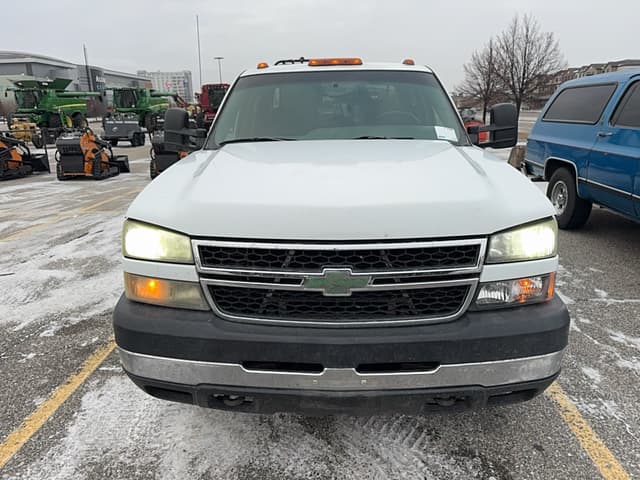 Image of Chevrolet 3500HD equipment image 1