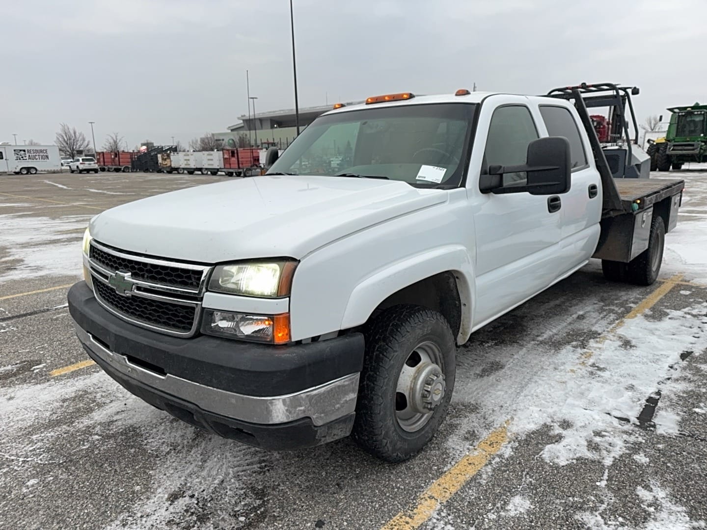2006 Chevrolet 3500HD Equipment Image0