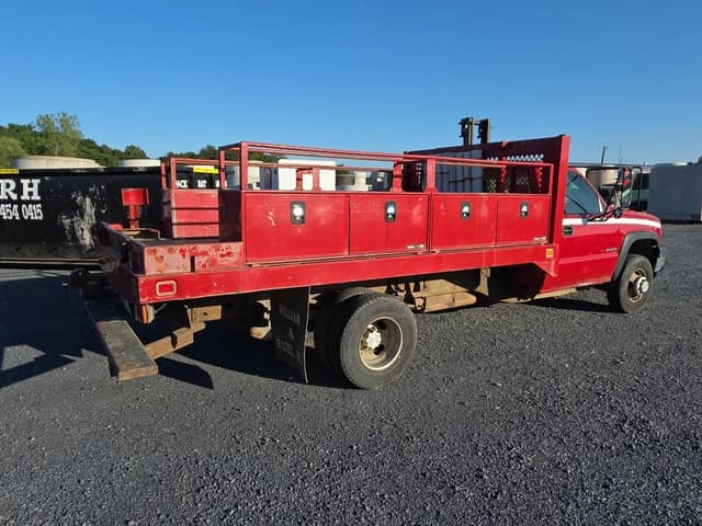 Image of Chevrolet 3500HD equipment image 3