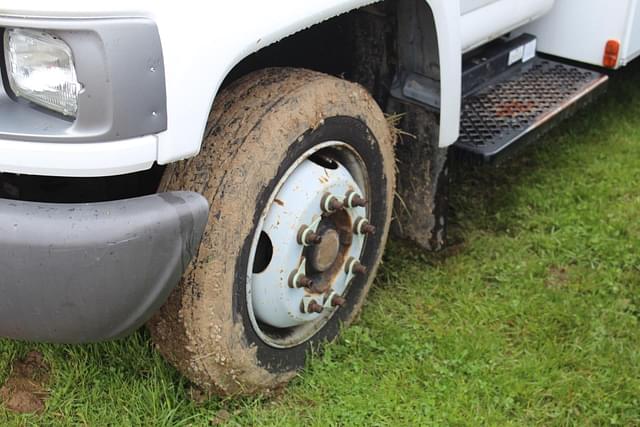Image of Chevrolet C5500 equipment image 2