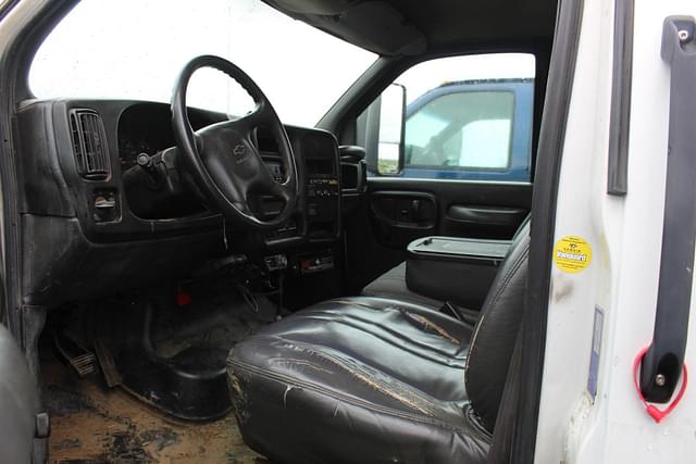 Image of Chevrolet C5500 equipment image 4