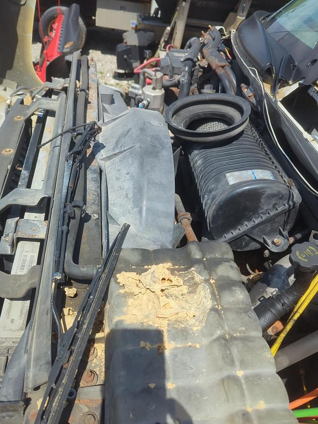 Image of Chevrolet C7500 equipment image 2