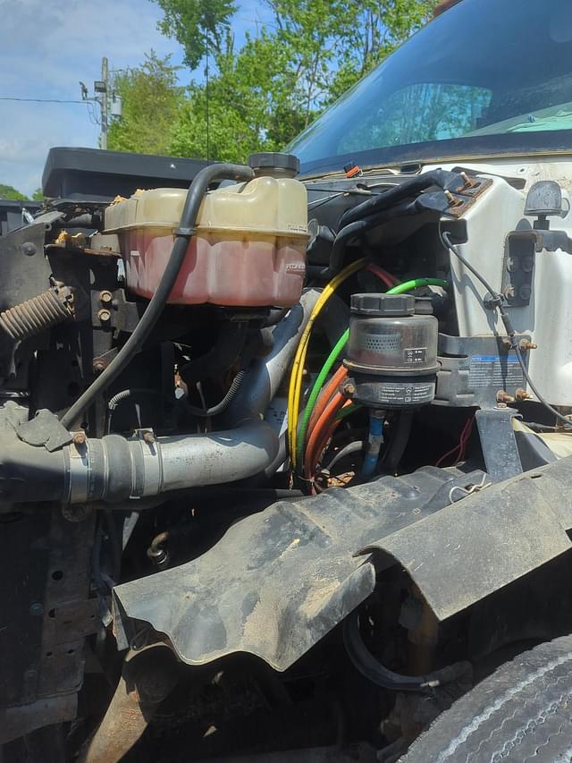 Image of Chevrolet C7500 equipment image 1
