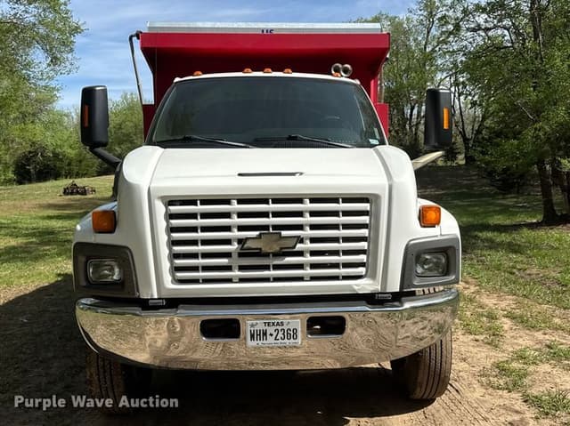 Image of Chevrolet C7500 equipment image 1