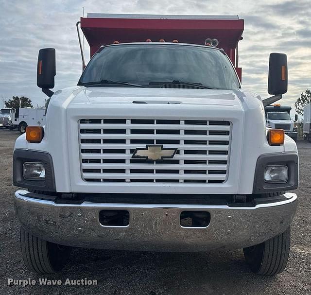 Image of Chevrolet C7500 equipment image 1