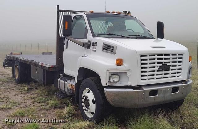 Image of Chevrolet C7500 equipment image 2