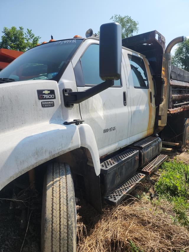 Image of Chevrolet C7500 equipment image 2