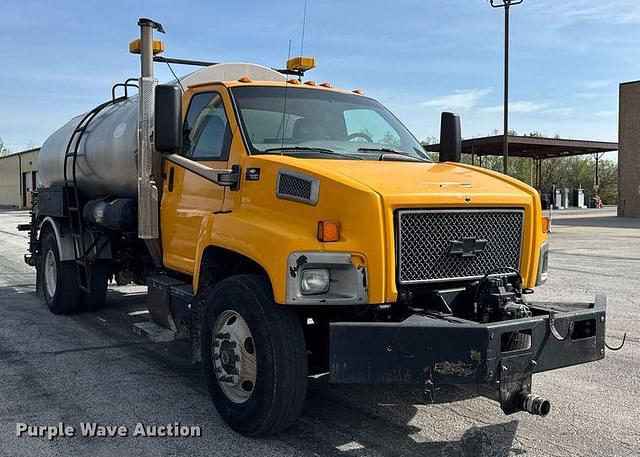 Image of Chevrolet C7500 equipment image 2