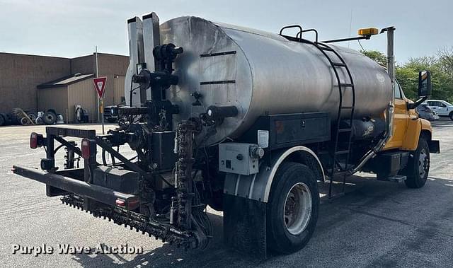 Image of Chevrolet C7500 equipment image 4