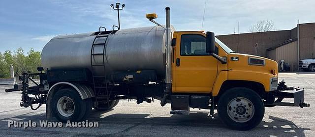 Image of Chevrolet C7500 equipment image 3