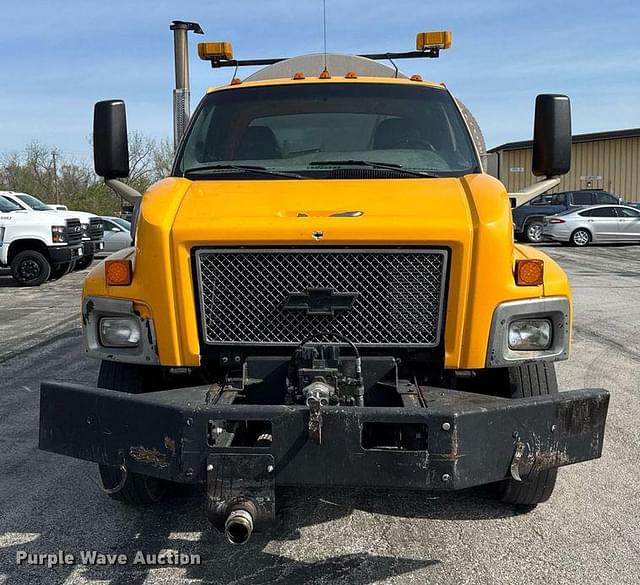 Image of Chevrolet C7500 equipment image 1