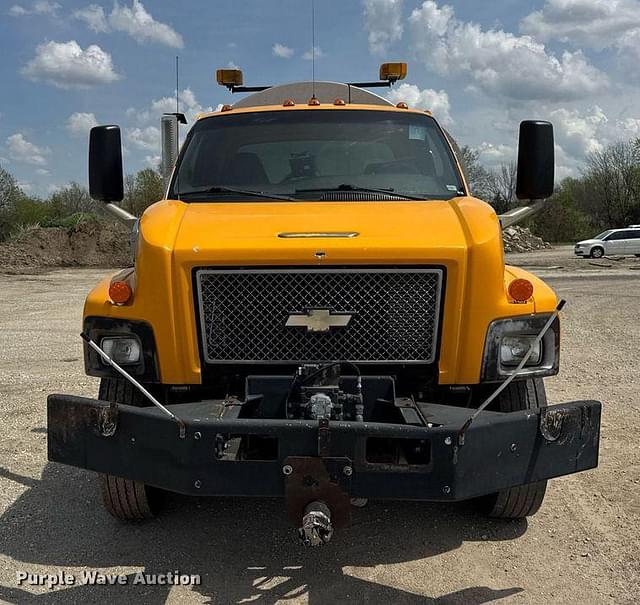 Image of Chevrolet C7500 equipment image 1