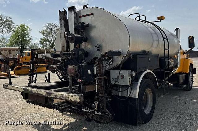 Image of Chevrolet C7500 equipment image 4