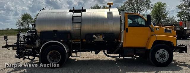 Image of Chevrolet C7500 equipment image 3