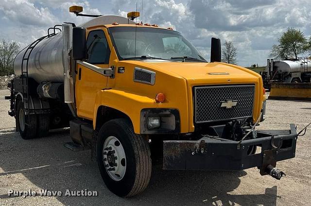 Image of Chevrolet C7500 equipment image 2