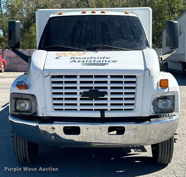 Image of Chevrolet C7500 equipment image 1