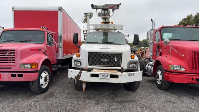 Image of Chevrolet C7500 equipment image 1