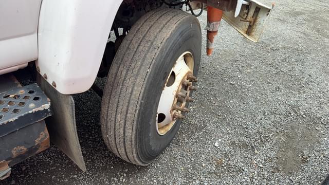 Image of Chevrolet C7500 equipment image 3