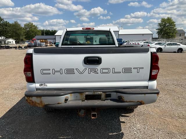 Image of Chevrolet 1500 equipment image 3
