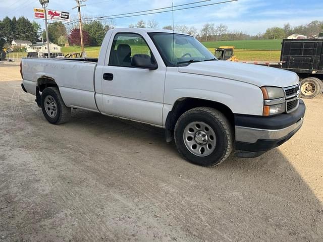 Image of Chevrolet 1500 equipment image 3