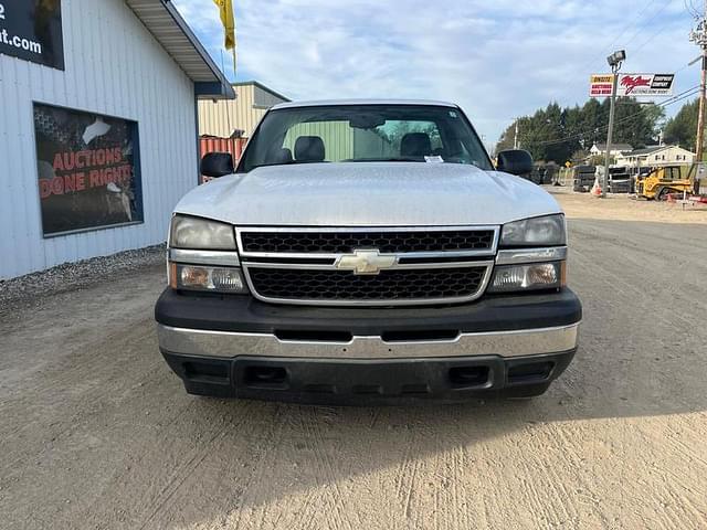 Image of Chevrolet 1500 equipment image 2