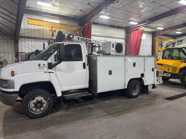 Image of Chevrolet C5500 equipment image 1