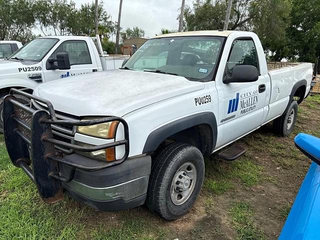 Image of Chevrolet 2500HD equipment image 2