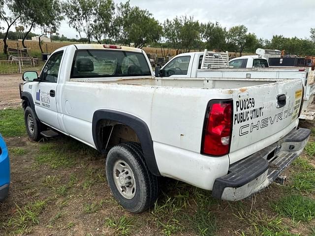Image of Chevrolet 2500HD equipment image 3